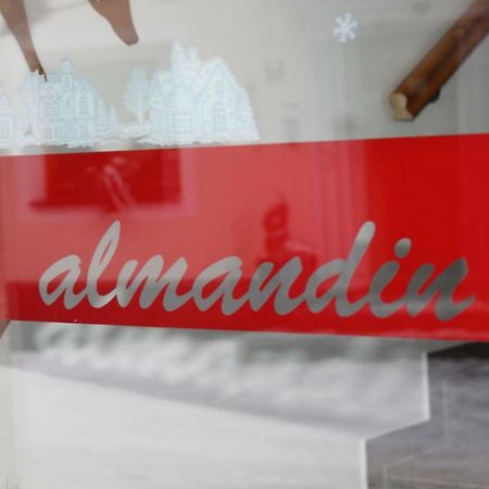 Almandin Apartments อิสชเกิล ภายนอก รูปภาพ