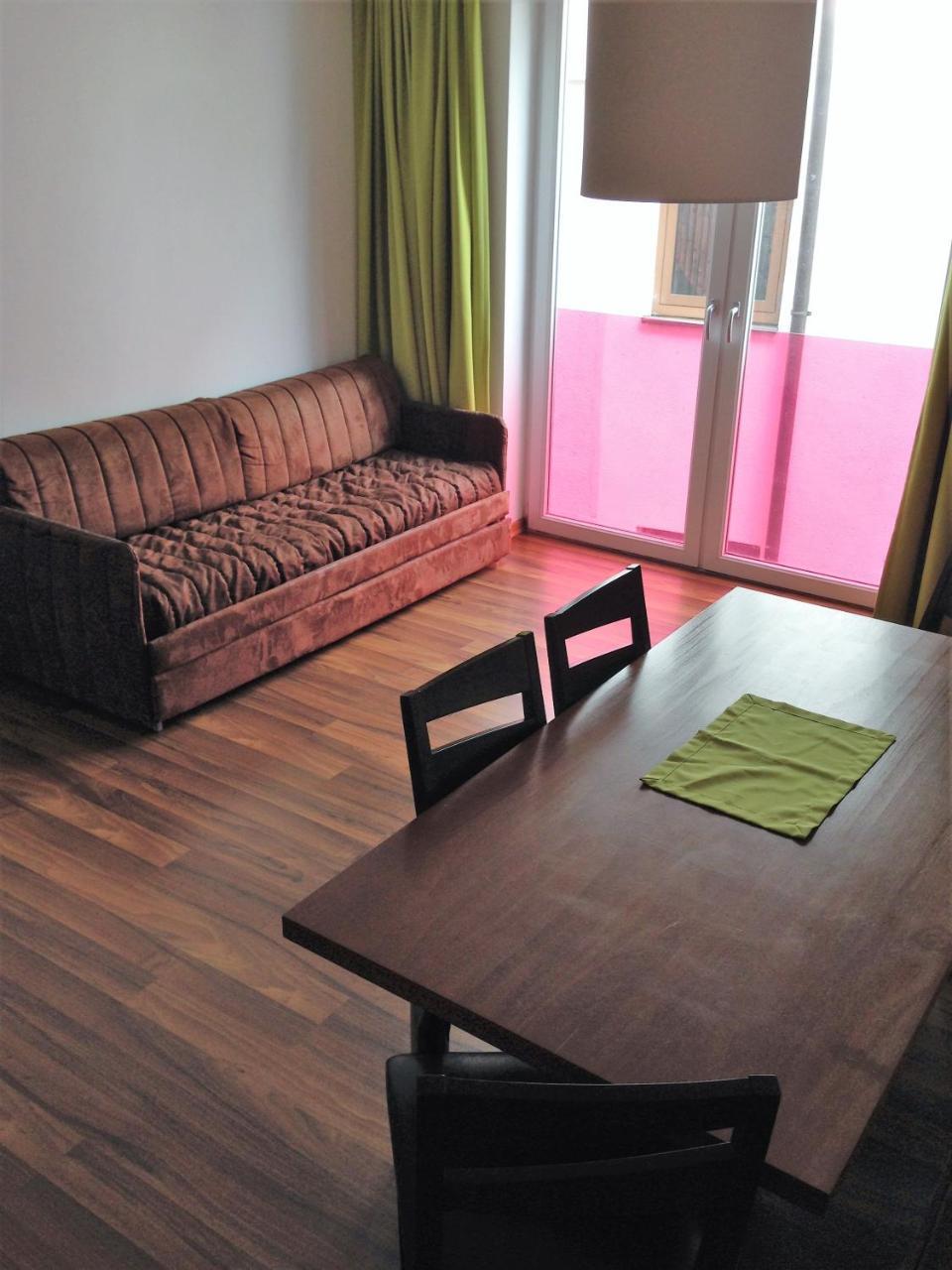 Almandin Apartments อิสชเกิล ภายนอก รูปภาพ